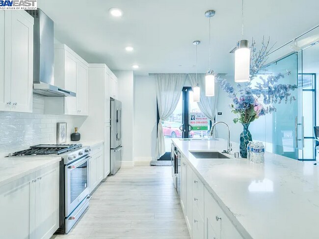 Building Photo - 3578 Rambla Pl