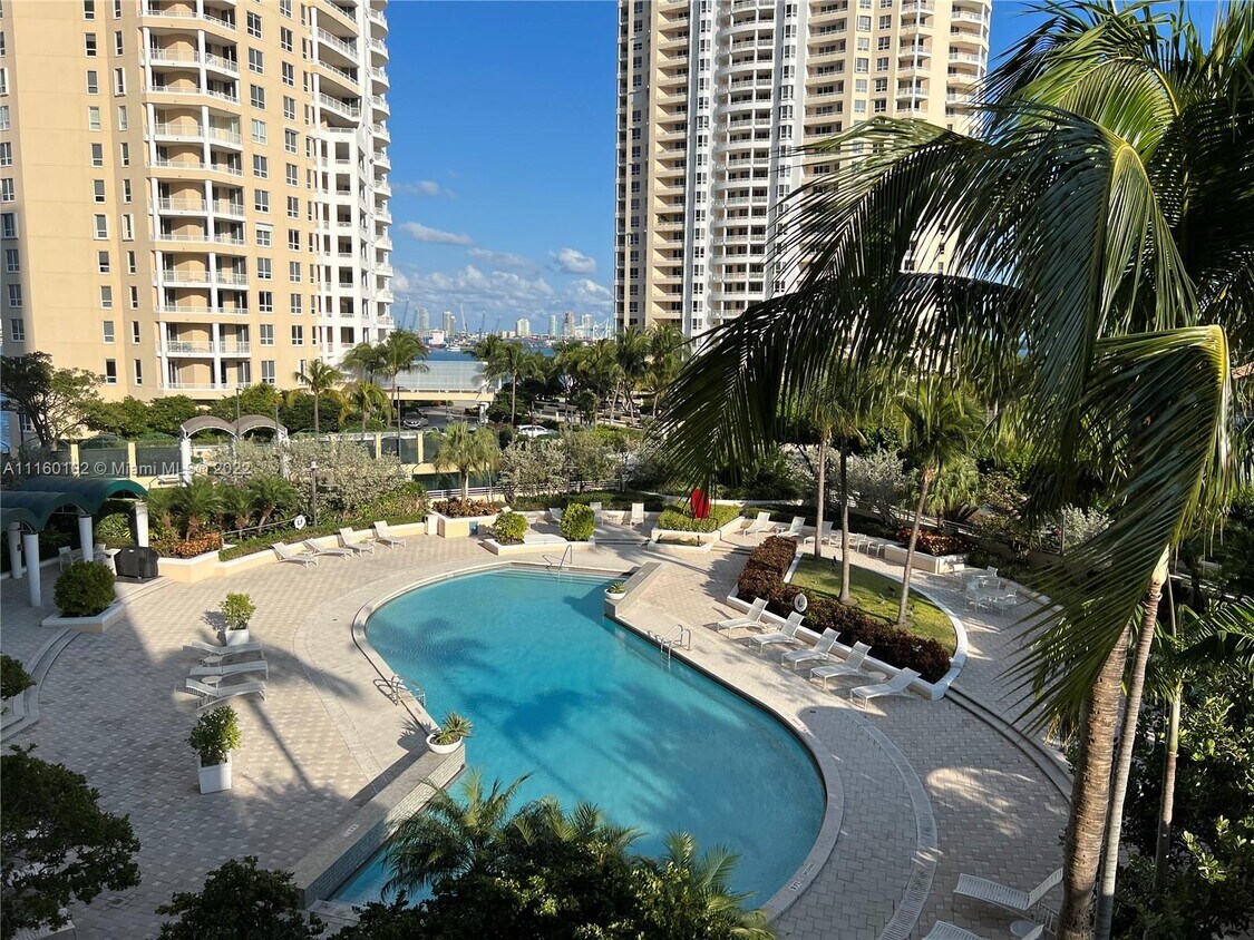Primary Photo - 888 Brickell Key Dr