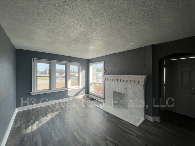 Building Photo - 76 W Airline Dr