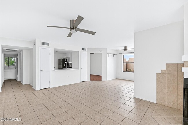 Foto del edificio - 4850 E Desert Cove Ave