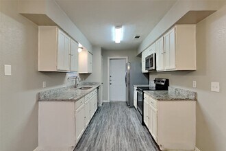 Building Photo - 6915 Renfro Dr
