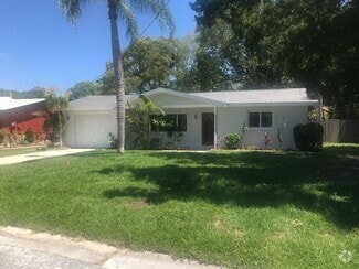 Building Photo - 2082 Valley Dr