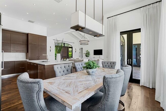 Building Photo - 49 Fiesta Way