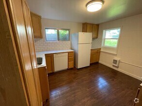 Building Photo - 241 N Lieuallen St