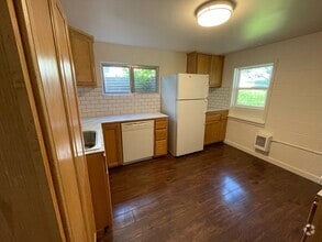 Building Photo - 241 N Lieuallen St