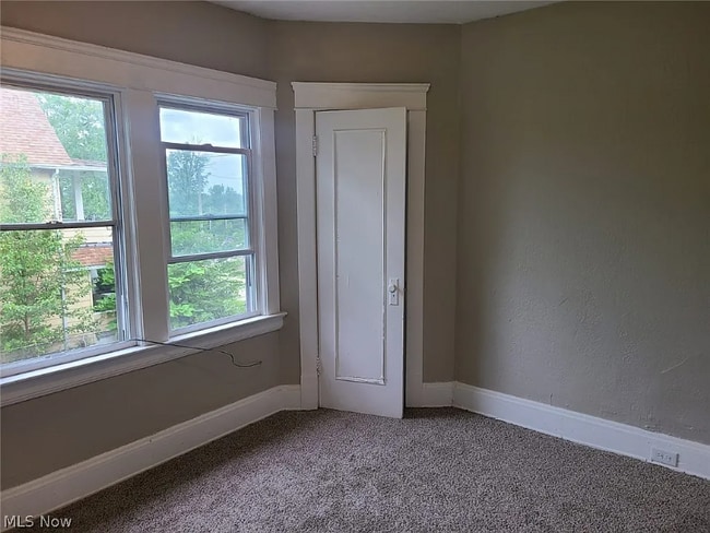 Building Photo - 1830 Mannering Rd