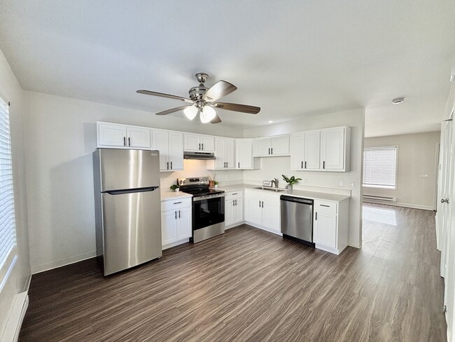 Building Photo - Sundale Townhomes