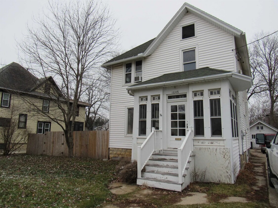 Primary Photo - 1046 Prairie Ave