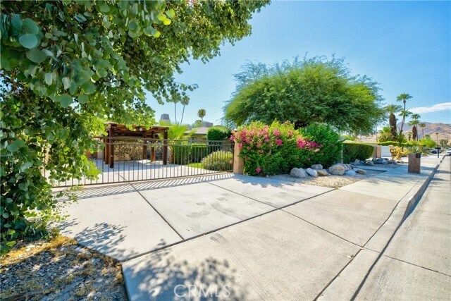 Foto del edificio - 642 S Mountain View Dr