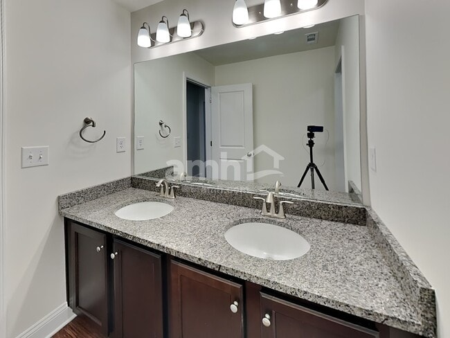 Foto del edificio - 605 Lk Vis Ct