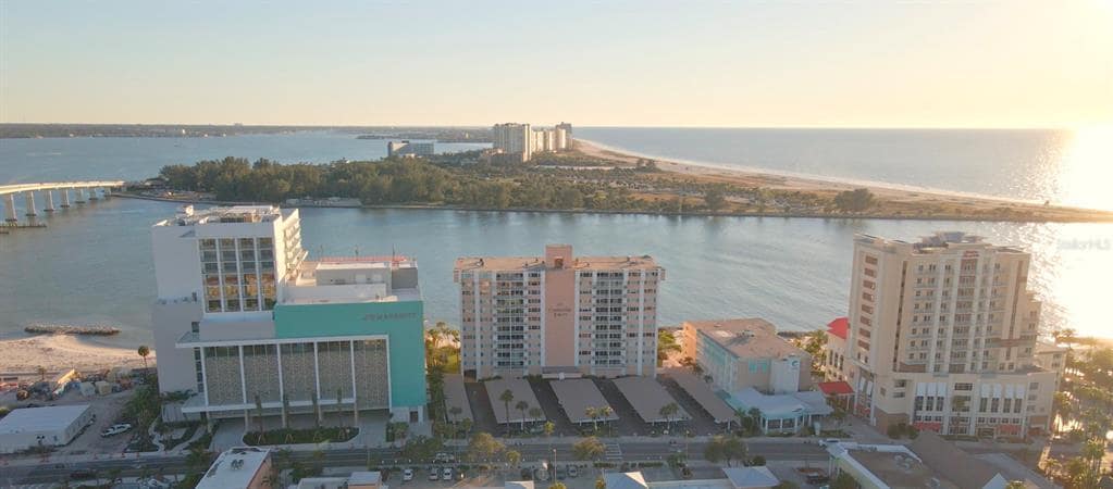 Foto principal - 675 S Gulfview Blvd