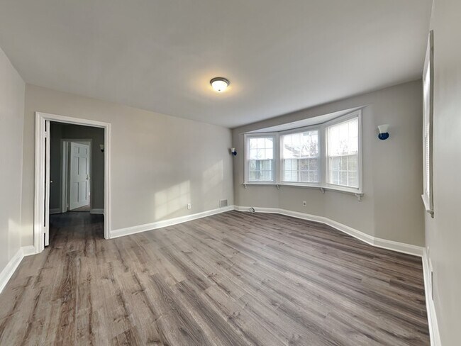 Building Photo - 7707 Fredkert Ave/ Large 4 bedroom 1 bath ...