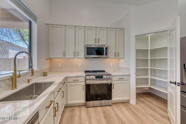 Building Photo - 12441 Via Ln