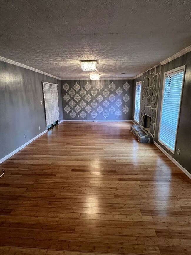 Building Photo - Charming 3 bedroom 2 bathroom Ranch-Style ...