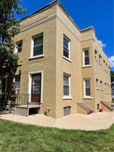 Building Photo - 1913 Pleasant St