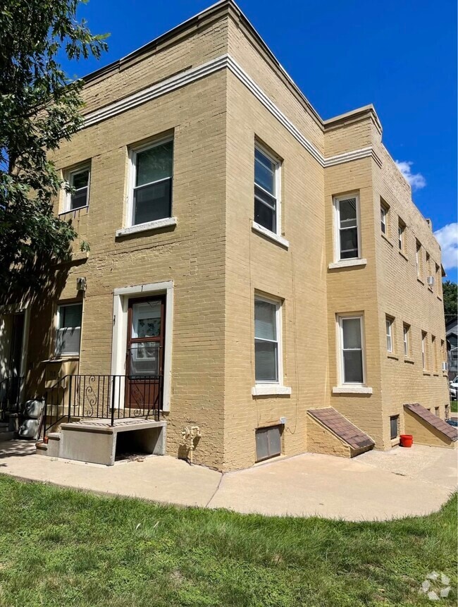 Building Photo - 1919 Pleasant St