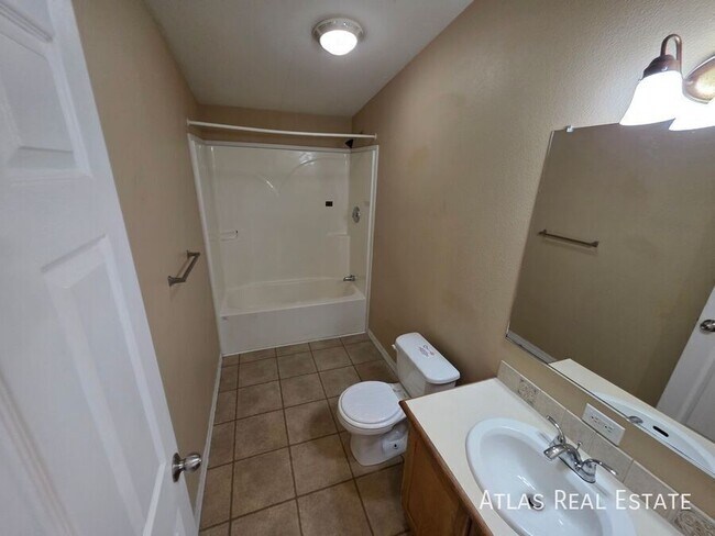 Foto del edificio - 2990 W C St