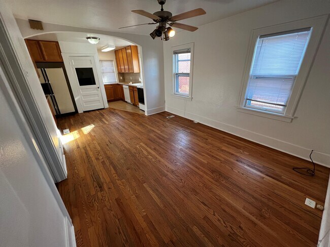 Foto del edificio - 2114 S Washington St