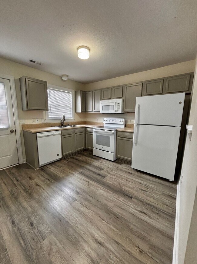 Foto del edificio - 3 Bedroom, 3 Bathroom Townhome in Carolina...