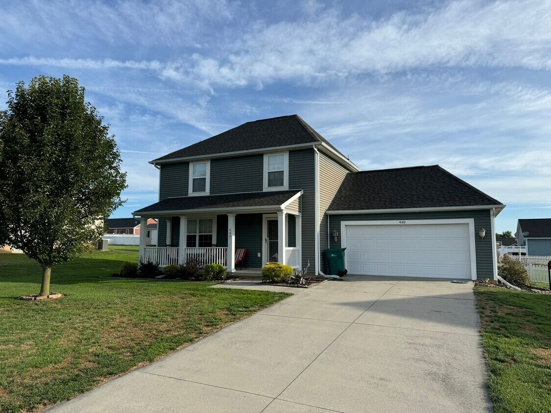 Primary Photo - Single Family Home in Broadway
