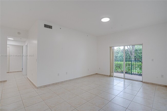 Building Photo - 7200 NW 114th Ave