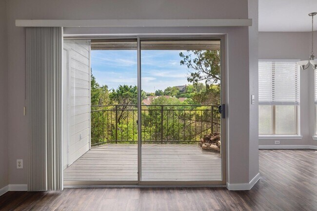 Foto del edificio - 6000 Shepherd Mountain Cove