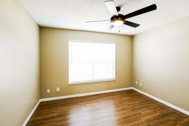 Foto del edificio - 18031 NW 18th St