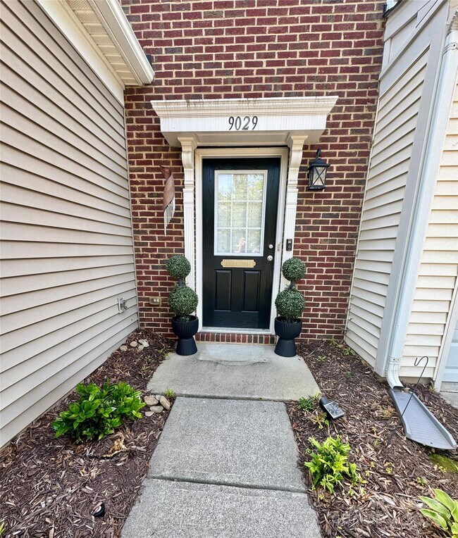 Foto del edificio - 9029 Bishop Crest Ln