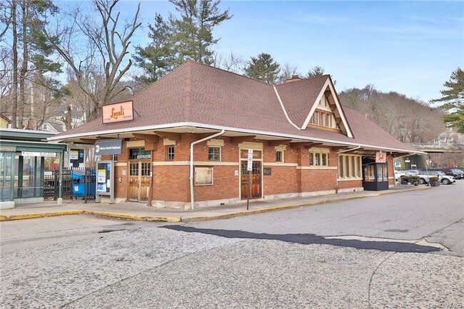 Building Photo - 41 N Moger Ave