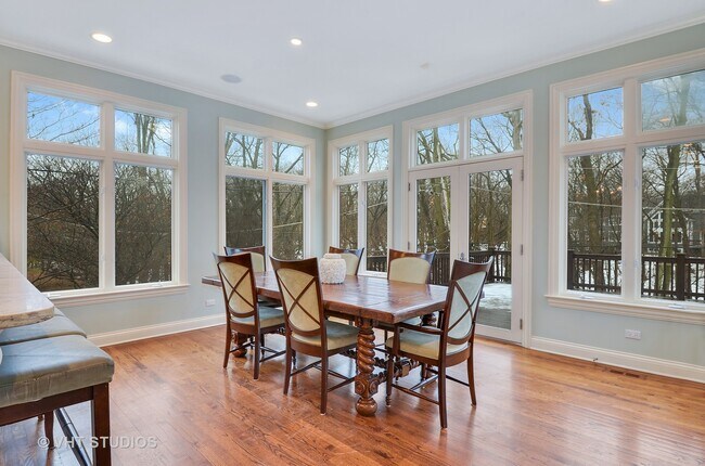 Foto del edificio - 320 N Deere Park Dr W