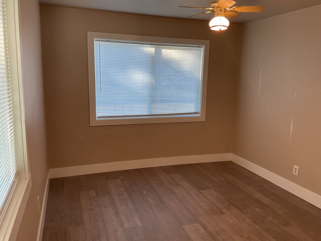 Building Photo - Sutter home 2bd 1bath