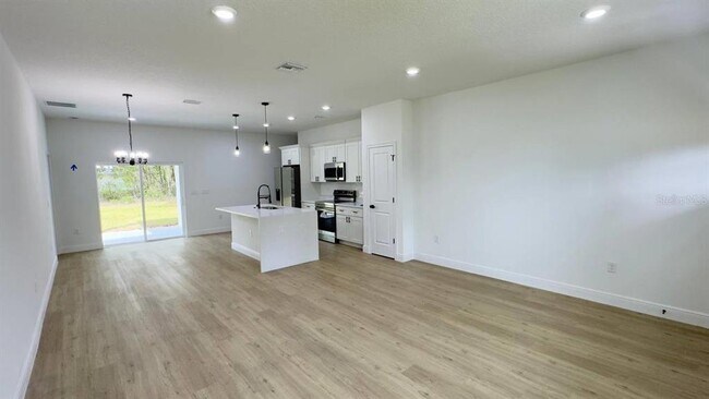 Foto del edificio - 7914 N Omega Way