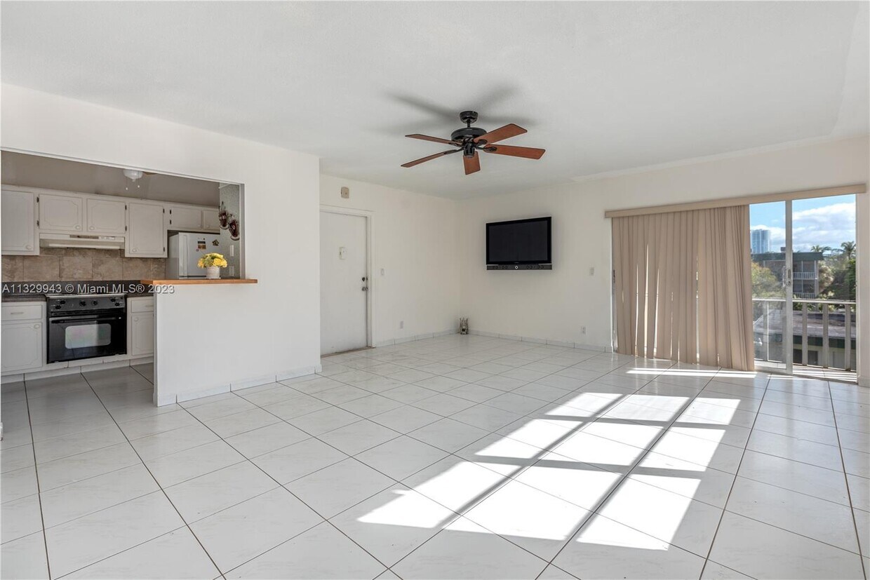 1450 Atlantic Shores Blvd Unit 318, Hallandale Beach, FL 33009