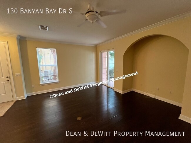 Foto del edificio - 130 Banyan Bay Dr S