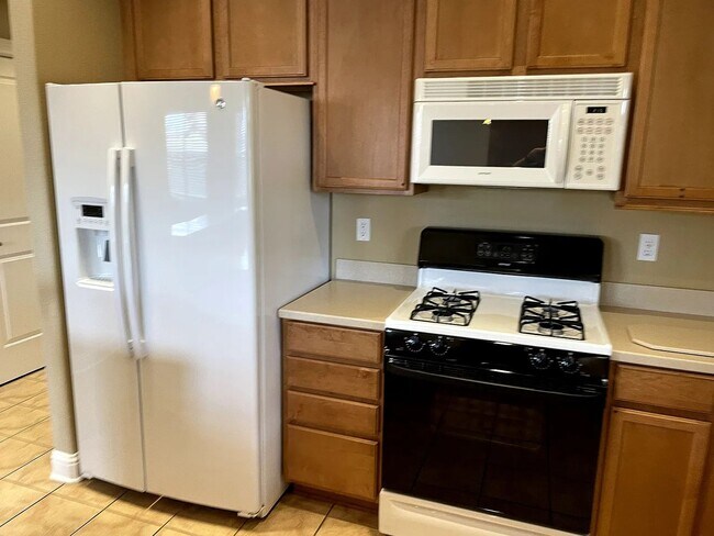 Foto del edificio - MOVE IN SPECIAL $500 OFF FIRST MONTHS RENT in this 55+ Community!!