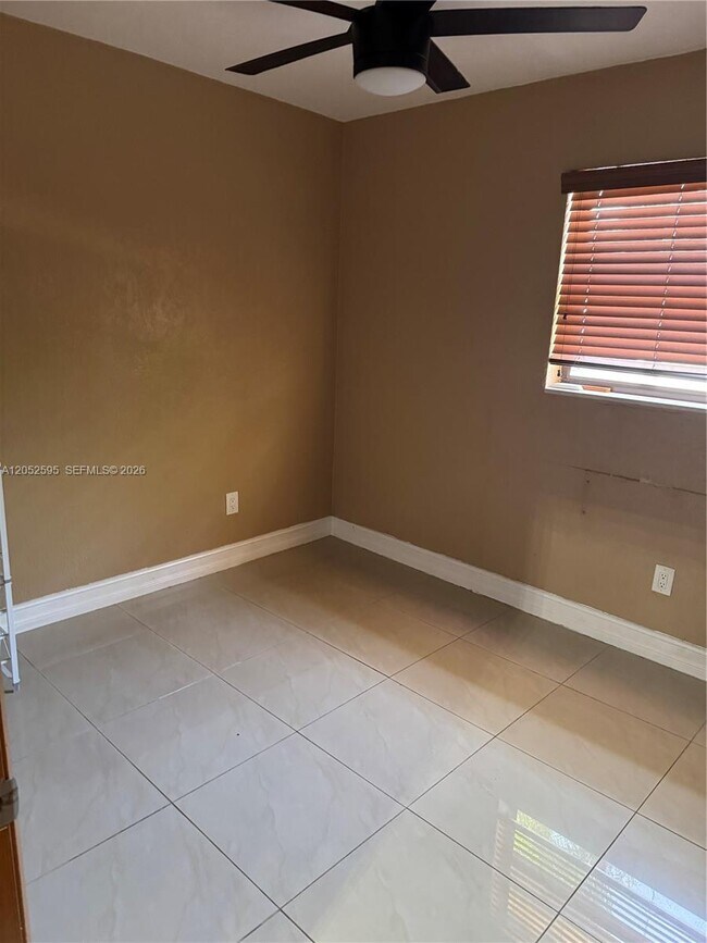 Foto del edificio - 8240 NW 181st St
