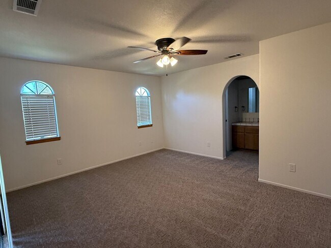 Foto del edificio - Victorville- Beautiful 3 Bedroom Home in G...
