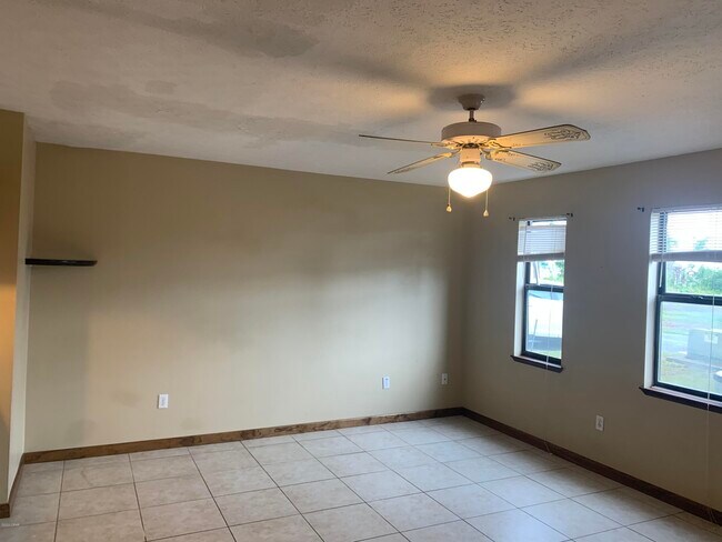 Foto del edificio - 120 Parker Village Cir