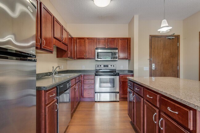 Foto del edificio - Oaks Glen Lake Apartments