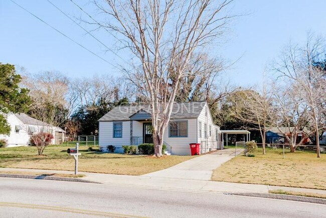 Building Photo - 1580 Burton Ave
