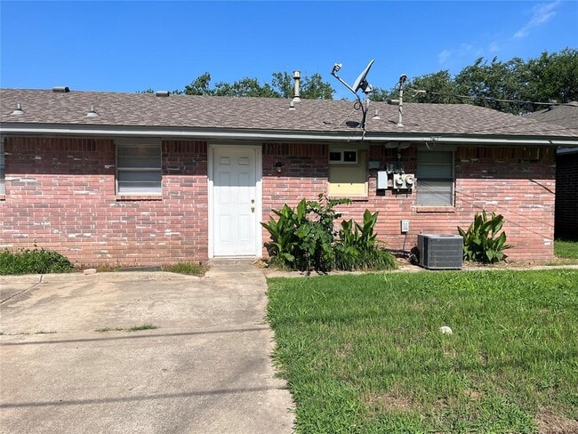 Building Photo - 829 Russell Cir