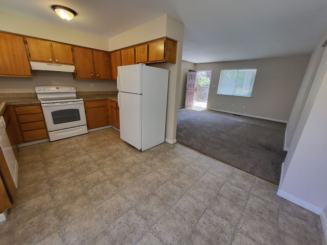 Primary Photo - Duplex with Yard and Garage- PETS WELCOME-...