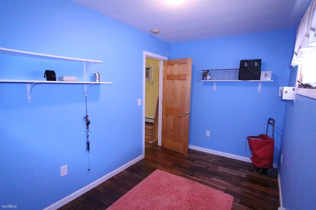 Foto del edificio - 1204 Cross Bay Blvd