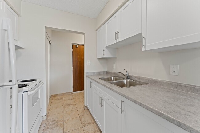 Building Photo - 1071 McDougall St