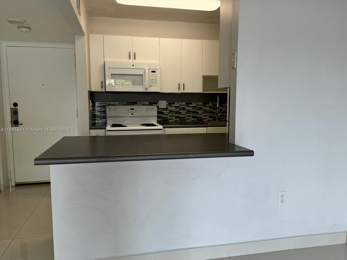 Foto principal - 5731 NW 37th St