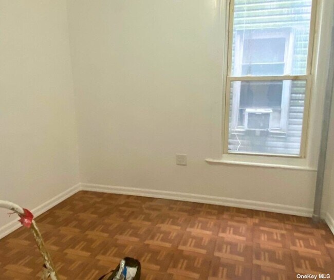 Foto del edificio - 2183 Ryer Ave