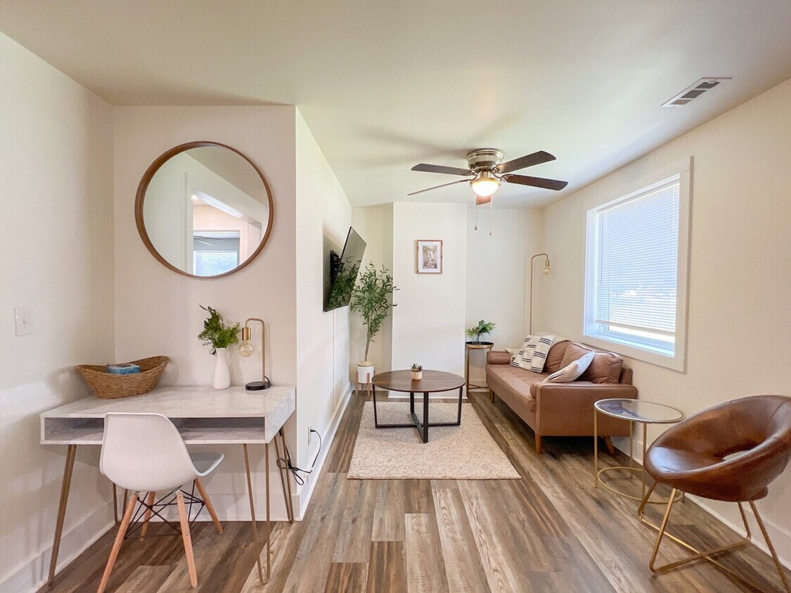 Foto principal - 408 Cedar Lane Rd