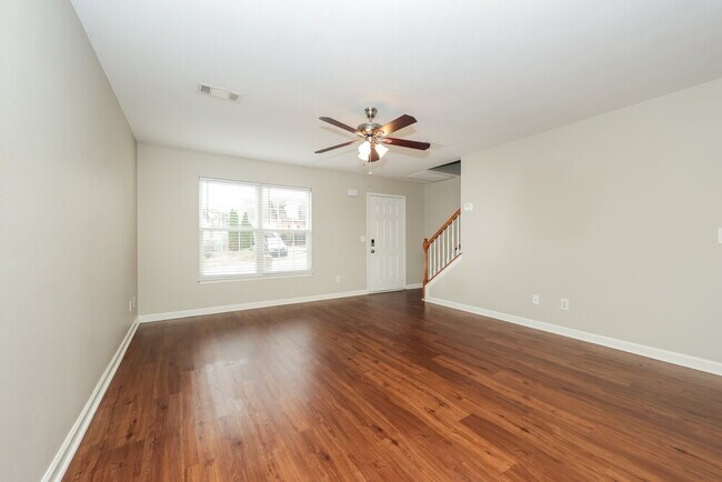 Foto del edificio - 146 Howard Woody Dr