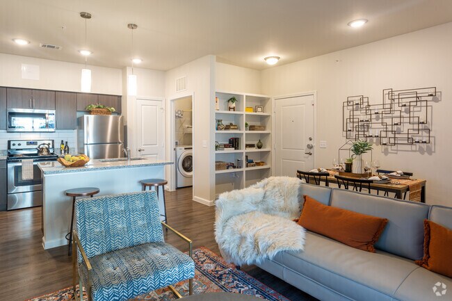 2 BR, 2 BA 960 SF - Eastridge