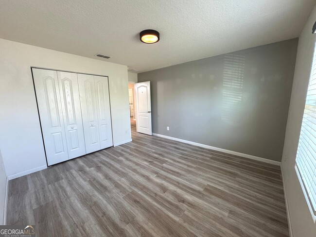 Foto del edificio - 217 Brooklet Cir